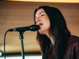 Kippenvelmoment: RONDÉ in het Glazen Huis met akoestische set