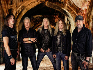 Metallegende Biff Byford van Saxon te gast in De Keiharde Pödcast