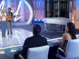 Eurythmics-gitarist Dave Stewart begeleidt dochter tijdens American Idol auditie