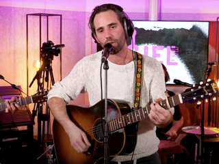 Navarone laat zich van melancholische kant horen met liveversie Wire bij Giel