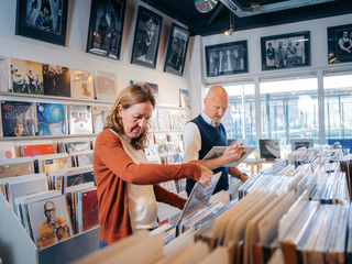 Waarom duurt het zo lang voordat nieuwe albums op vinyl verschijnen?