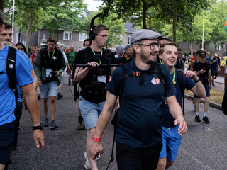 Frank van 't Hof krijgt 't zwaar tijdens Vierdaagse: 'Rechterbeen voel ik wel redelijk'