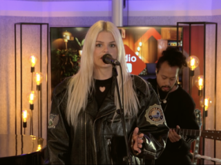 Davina Michelle doet unieke live uitvoering van I Love Me More