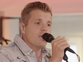 Jaap Reesema live met kippenvel-cover van Grijs