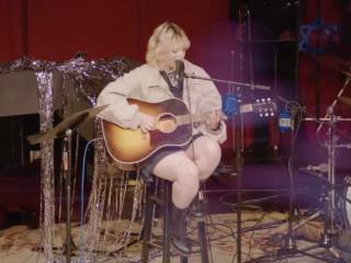 Dave Grohl en dochter Violet coveren Janis Ians At Seventeen