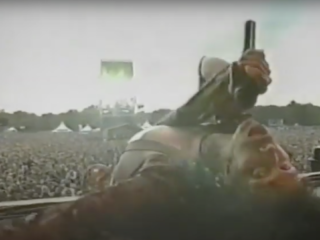 Aerosmith speelt Crazy voor het eerst live in het Goffertpark