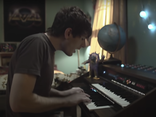 Slapeloze nachten inspireerden Owl City’s Fireflies