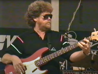 Donald 'Duck' Dunn leerde bas spelen door te luisteren naar zijn favoriete platen