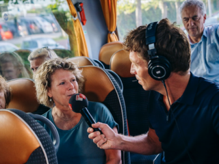 Carolien mee in de NPO Radio 2 Collectebus: 'Ik ga collecteren'