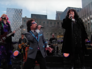 Heart zingt Total Eclipse Of The Heart tijdens zonsverduistering