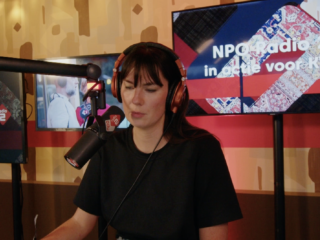 Emmely draait wensplaat voor zieke collega Sanne