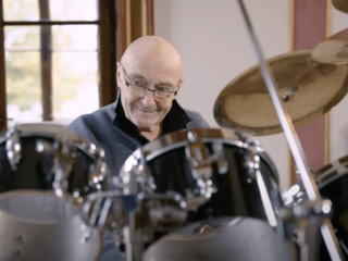 Phil Collins kruipt na jaren weer achter drumstel in nieuwe documentaire