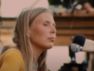 Joni Mitchell speelt prachtige liveversie Both Sides, Now in 1970