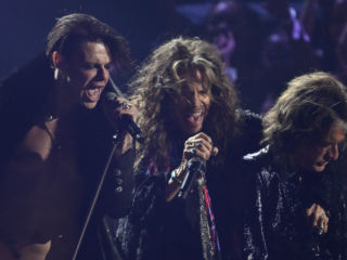 YUNGBLUD eert Ozzy Osbourne met o.a. Nuno Bettencourt en Aerosmiths Steven Tyler en Joe Perry