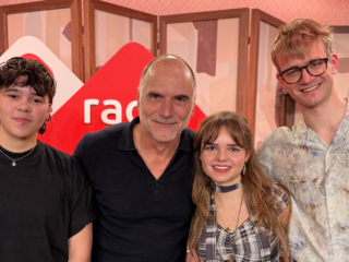 Reza speelt The Willow Lake en On This Lonely Day bij Blokhuis