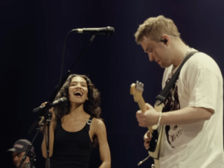 Olivia Dean en Sam Fender grijpen TopSong met Rein Me In