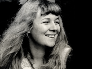 Blokhuis de Podcast: de verbijsterend mooie stem van Sandy Denny