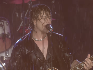 Magisch moment: The Goo Goo Dolls spelen Iris in stromende regen