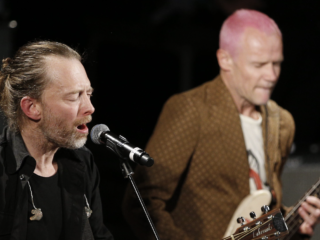 Zien: Thom Yorke en RHCP's Flea weer samen op podium