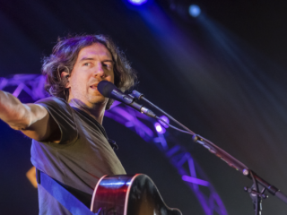 Snow Patrol en Kylie Minogue slaan handen ineen voor These Alarms