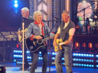 Kijk nu: Bruce Springsteen te gast bij Bon Jovi-concert