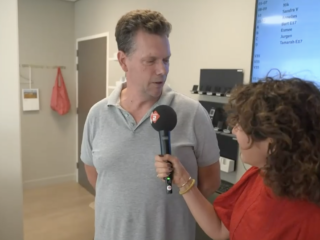 William verrast ziekenhuisafdeling met taart: “Ook artsen hebben het soms zwaar”