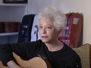 Janis Ian bezingt onzekerheden in At Seventeen: 'Lelijk eendje wordt een zwaan'