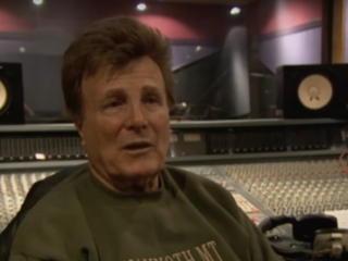 Acteur turned zanger Steve Rowland ontleedt zijn hit Sympathy