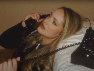 Plume stelt zichzelf de wat als-vraag in nieuwe break-up-song: 'Werkt therapeutisch'