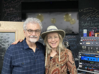 In de laatste speciale uitzending van Simone's Songlines is producer Bill Schnee te gast!