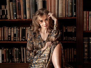 Tess Merlot omarmt het Franse chanson op prachtig debuutalbum Laissez-Moi