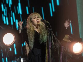 Stevie Nicks en Eurythmics’ Dave Stewart brengen single Face To Face uit voor Oekraïne