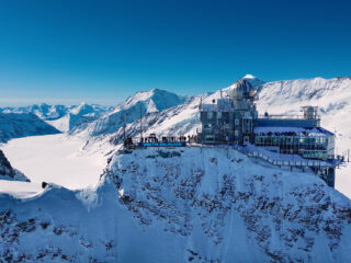 Cornald daagt Bart uit om stemmen voor Claude te verzamelen