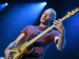 Sting beschrijft zijn romantische uitzicht in Fields of Gold
