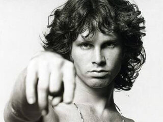 The Doors zorgden voor een van de meest iconische openingsscènes ooit