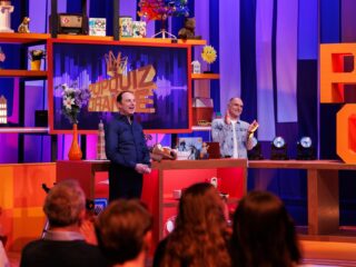 Leo Blokhuis en Thomas van Luyn testen popkennis van BN’ers in Popquiz Oranje