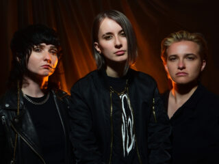 Three Times Royal-zangeres Iris Goessens te gast in de Keiharde Pödcast