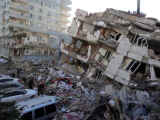 Reddingswerker Jop geeft update vanuit Turkije: 'Hele moeilijke verhalen'