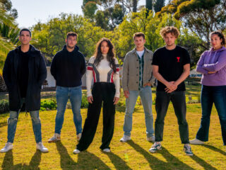 Annemieke spreekt met de vijfde afvaller van Wie Is De Mol?