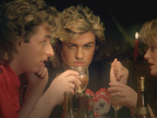 Hoe maak je een kerstnummer? Cabaretier Tommy Zwartjes zoekt het uit