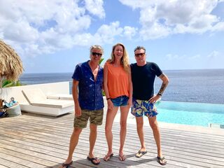 Annemieke spreekt Barry Hay en JB Meijers op Curaçao over nieuwe single