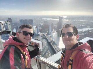 Chris bereidt Rotterdam op 200 meter hoogte voor op Koningsdag