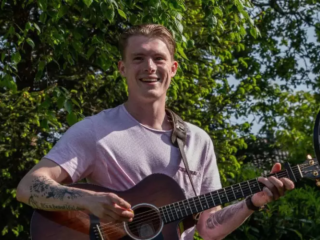 Lucas Nicholas primeurt volledige versie van Het Regent Zonnestralen cover