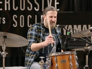 Aaron Comess van Spin Doctors volgt weer drumlessen