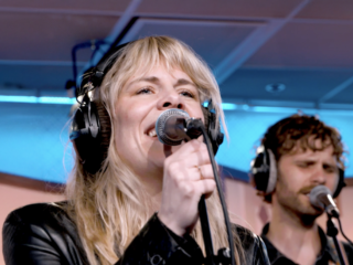 Blackbird vindt liefde nadat ze First In Line uitbrengt