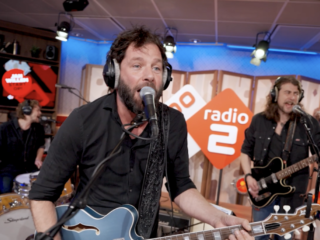 Bökkers rockt Nederland wakker met Nedersaksische Chelsea Dagger