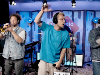 Chef'Special terug na hernia met indrukwekkende live versie van Fly Like Me!