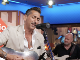 Danny Vera speelt TopSong Morning Dawns Again live