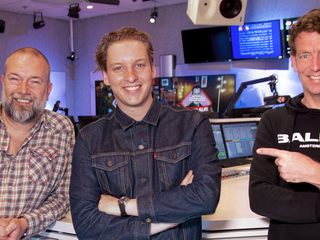 George Ezra onthult naam nieuwe single op het NPO Radio 2 live podium