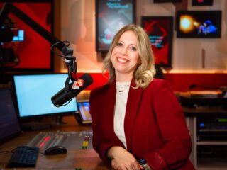 Altijd al piano willen kunnen spelen, maar is het er nooit van gekomen? Anneli gaat je helpen!